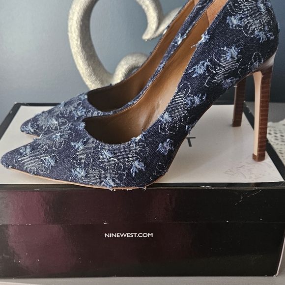 Shoes (Heels) - Picture 5 of 11